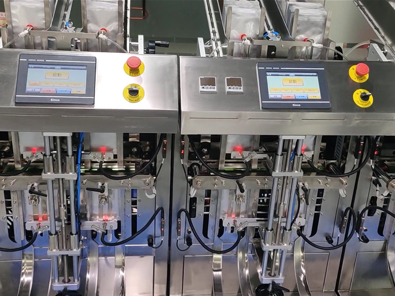 给袋式液体自动包装机是出产线提质增效的关键设备 给袋式液体自动包装机是出产线提质增效的关键设备